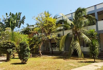 Serviced 2 Bed Apartment with Swimming Pool at Beach Road