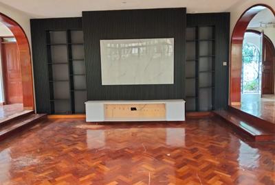 5 Bed Townhouse with En Suite in Lavington