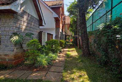 4 Bed Villa with En Suite in Lavington - 2