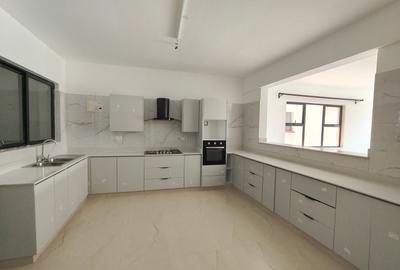 3 Bed Apartment with En Suite at Westlands - 2