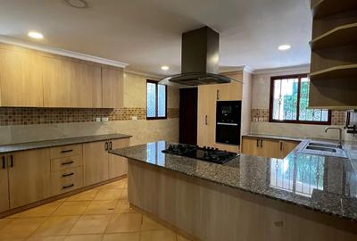 5 Bed Townhouse with En Suite at Shanzu Road - 3