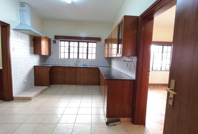 4 Bed Townhouse with En Suite in Spring Valley - 3