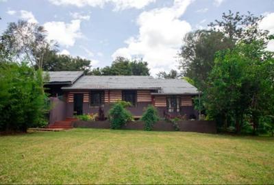3 Bed House with Garden in Ridgeways