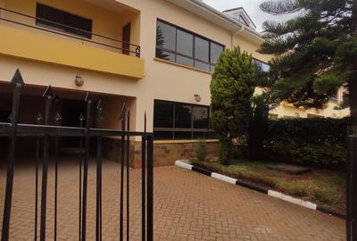 5 Bed Townhouse with En Suite in Lavington
