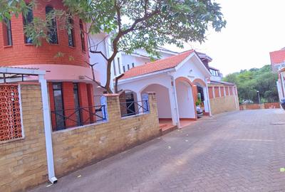 4 Bed Townhouse with En Suite at Brookside