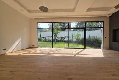 5 Bed Villa with En Suite in Lavington