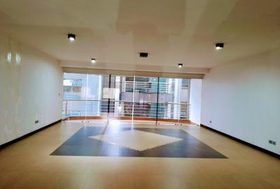 3 Bed Apartment with En Suite at Riverside Drive - 2