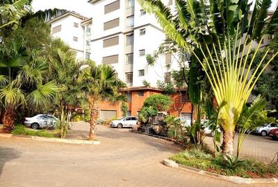 3 Bed Apartment with En Suite at Rhapta Rd