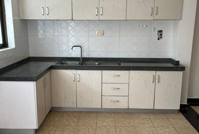 Serviced 2 Bed Apartment with En Suite in Kilimani - 2