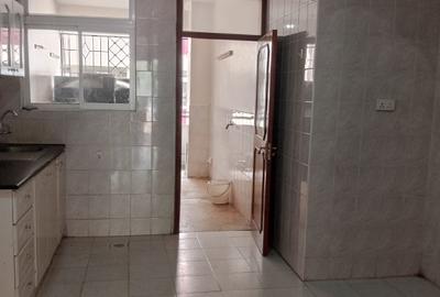 4 Bed Apartment with En Suite in Rhapta Road - 4