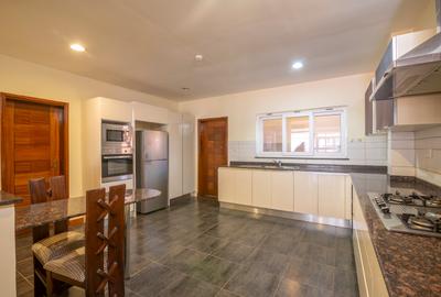 3 Bed Apartment with En Suite at School Lane - 3