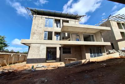 5 Bed Townhouse with En Suite in Lavington