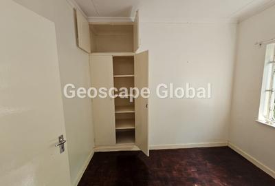 4 Bed House with En Suite in Rosslyn