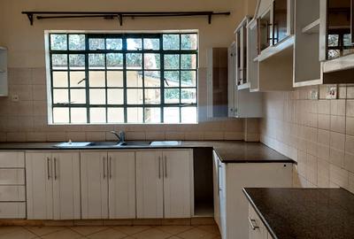 4 Bed Townhouse with En Suite at Lavington - 2