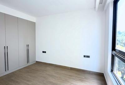 3 Bed Apartment with En Suite at Riverside Drive - 4