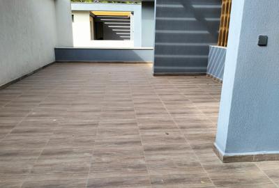 5 Bed Townhouse with En Suite in Lavington - 4