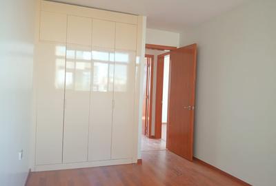 3 Bed Apartment with Swimming Pool in Parklands