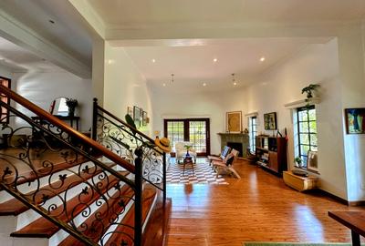 4 Bed Villa with En Suite in Spring Valley - 3