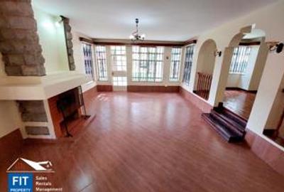 5 Bed Townhouse with En Suite at Lavington Green