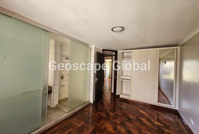 3 Bed Apartment with En Suite in Riverside - 4