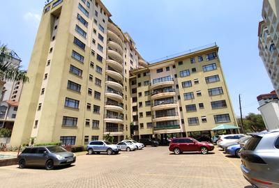 2 Bed Apartment with En Suite at Off Dennis Pritt