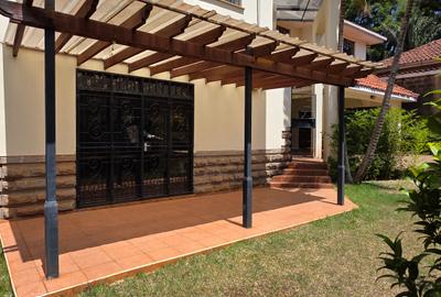 4 Bed Townhouse with En Suite at Nairobi. - 3