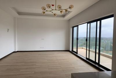 3 Bed Apartment with En Suite in Rosslyn