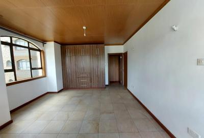 4 Bed Apartment with En Suite in Kileleshwa