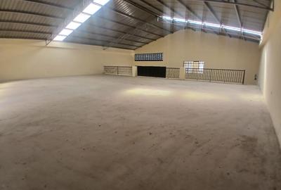 8,000 ft² Warehouse with Parking in Syokimau