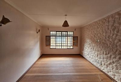 4 Bed House with En Suite in Spring Valley - 3