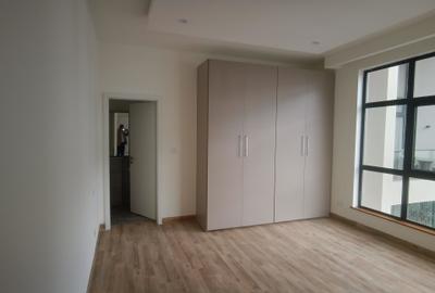 4 Bed Apartment with En Suite at Riverside Drive