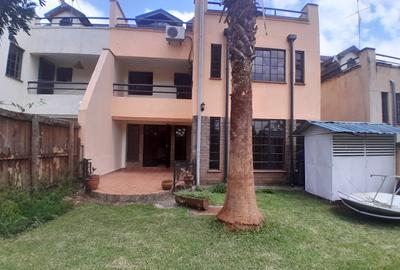 5 Bed Townhouse with En Suite at Lavington - 2
