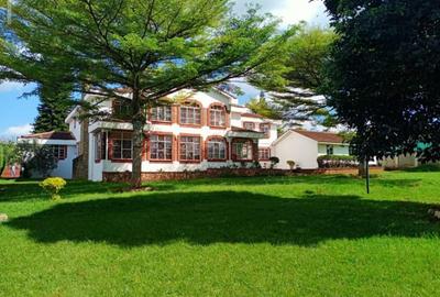 5 Bed House with En Suite in Runda