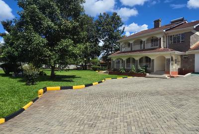 6 Bed House with En Suite at Loresho Road - 2