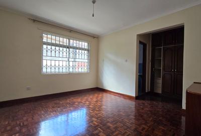 4 Bed House with En Suite in Lavington