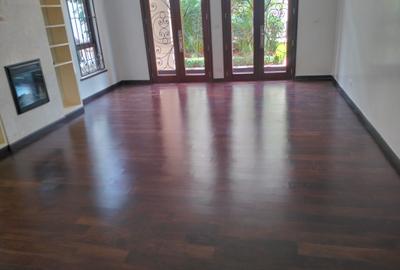 5 Bed Townhouse with En Suite in Lavington - 4