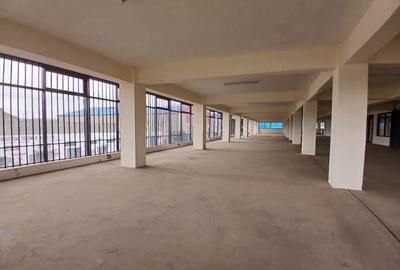 8,400 ft² Warehouse with Parking in Industrial Area - 4