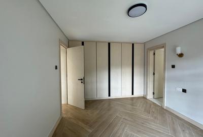 7 Bed Villa with En Suite in Lavington - 3