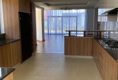 4 Bed House with En Suite in Membley - 3