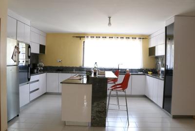 4 Bed House with En Suite in Muthaiga