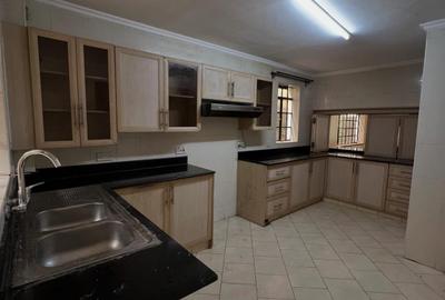 5 Bed Townhouse with En Suite in Kileleshwa - 4