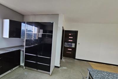 3 Bed Apartment with En Suite in Riverside - 2