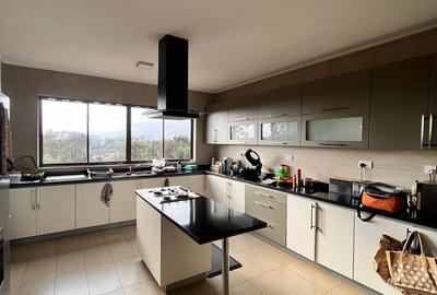 4 Bed Apartment with En Suite in Westlands Area - 3