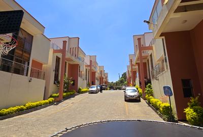 5 Bed Townhouse with En Suite at Lavington Road - 2
