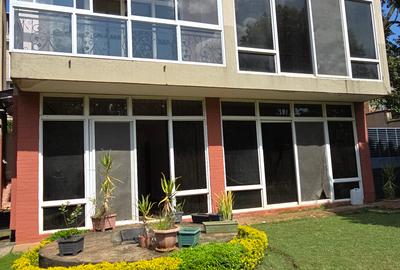 5 Bed Townhouse with En Suite at Convent Drive - 2