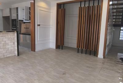 4 Bed House with En Suite in Membley - 4