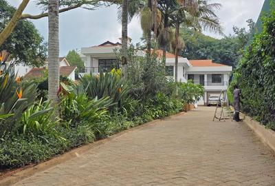 4 Bed House with En Suite in Runda