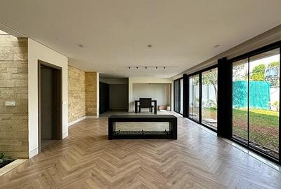 5 Bed House with En Suite in Kyuna - 3