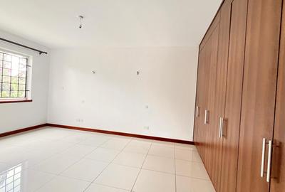 3 Bed Apartment with En Suite in Westlands Area - 4
