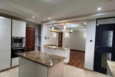 4 Bed Apartment with En Suite in Riverside